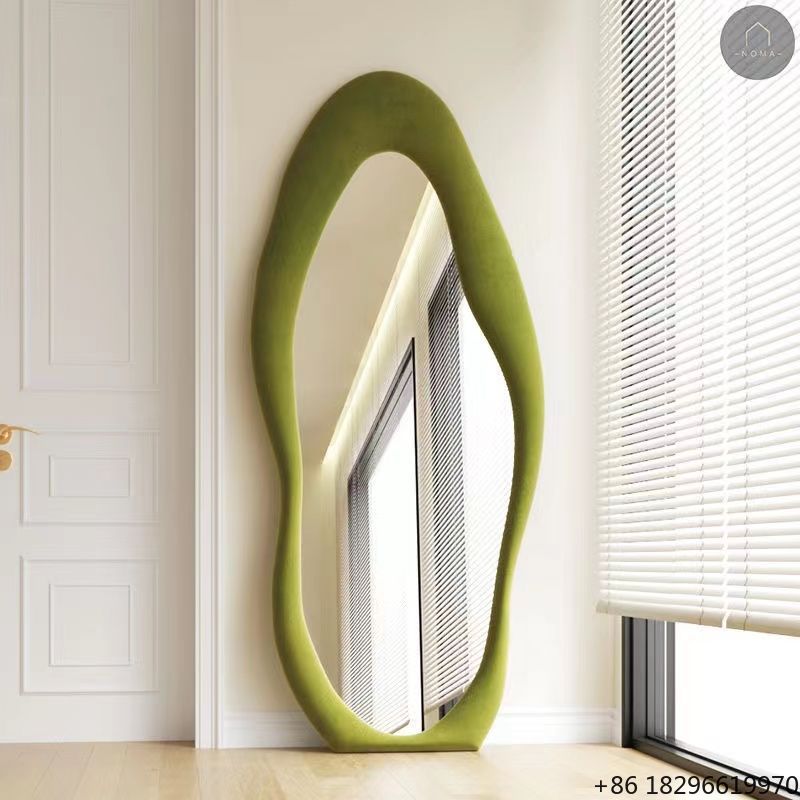 Home Decor Mirror - Kremowe Lustro Podłogowe Nieregularne z Aksamitną